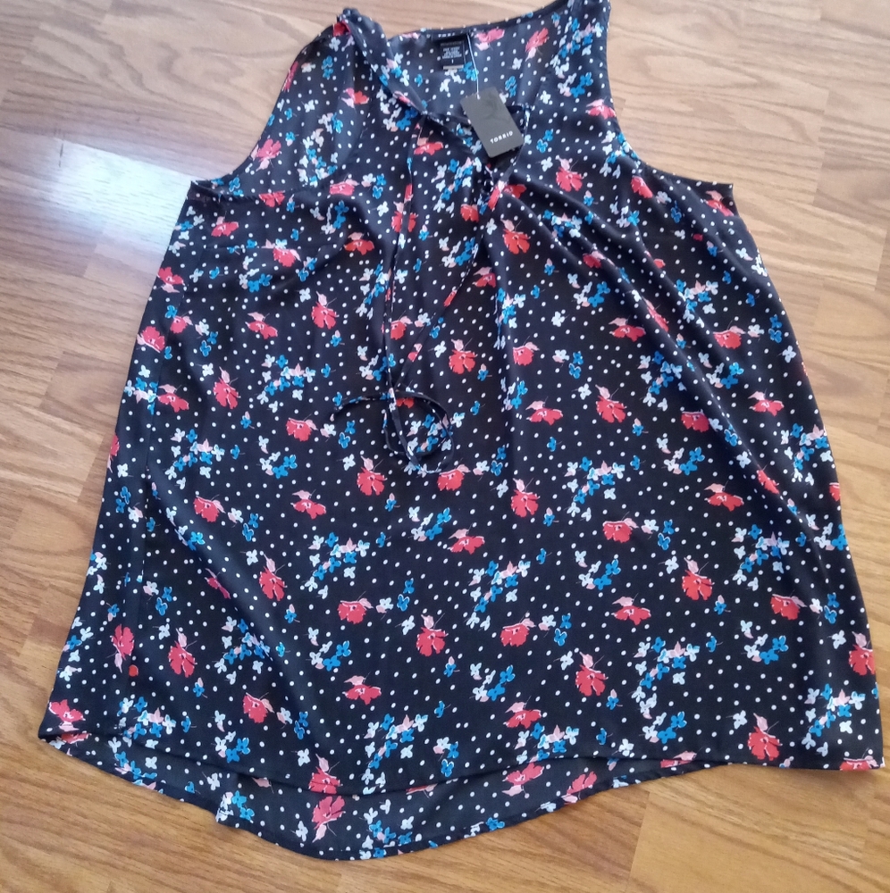 New with tags Torrid Size 1 Sleeveless Top Tie front -colorful